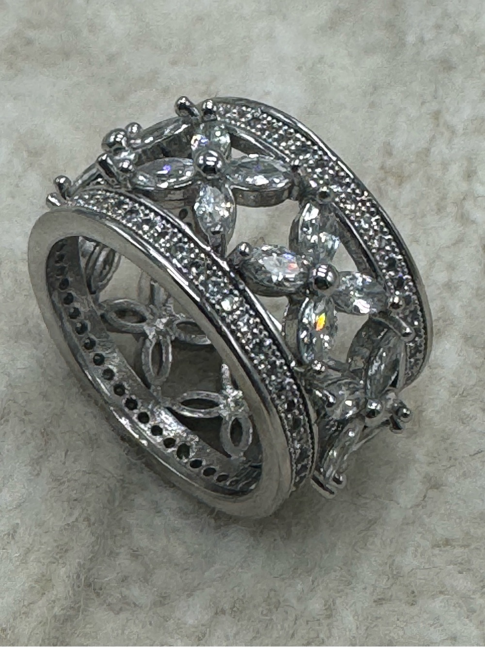 Silver Tone Floral CZ Band Ring Size 6